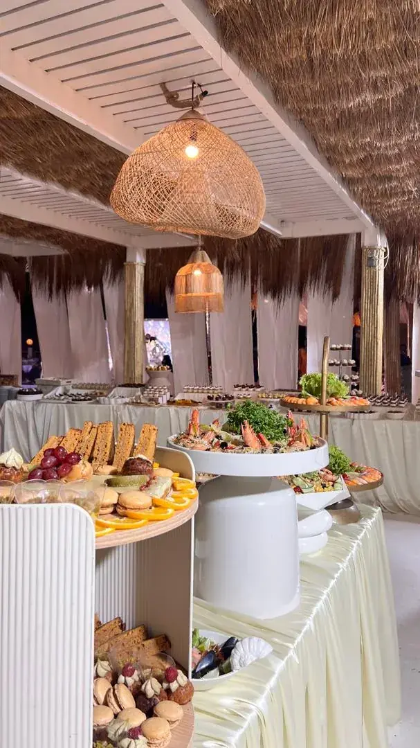 Buffet du brunch en terrasse